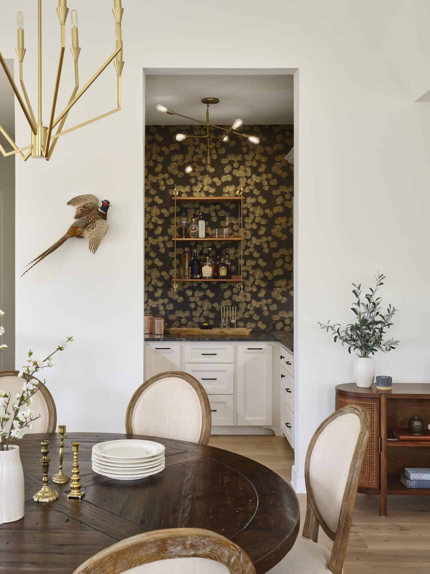 traditional-style-dining-room