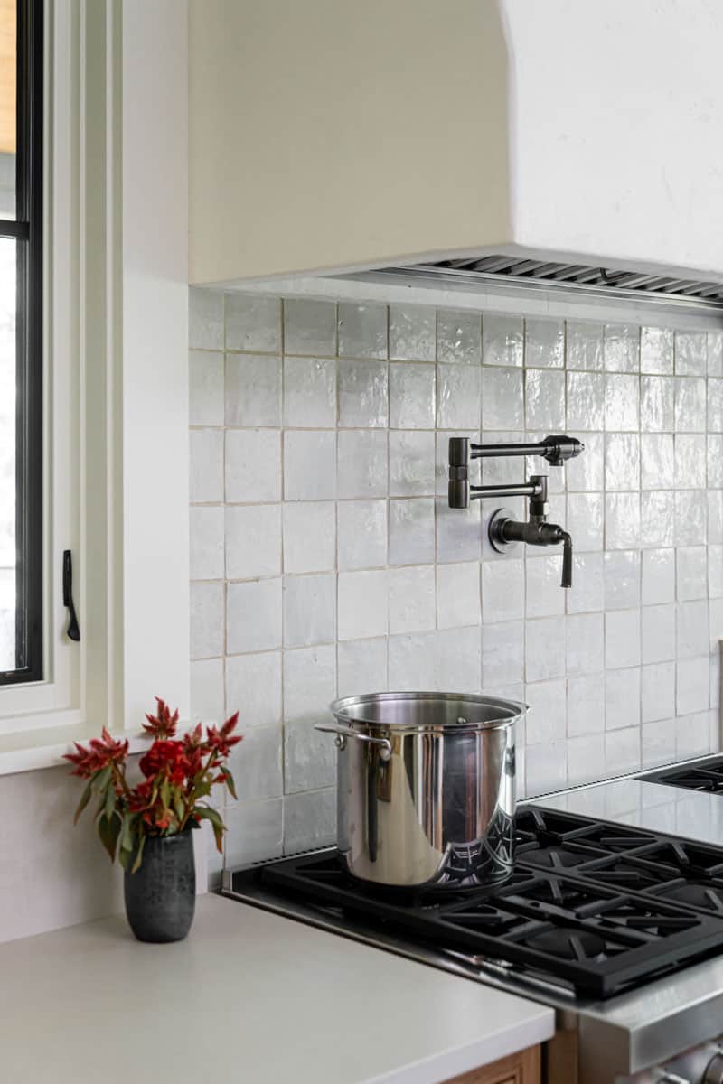 european-inspired-mountain-home-kitchen-backsplash-detail