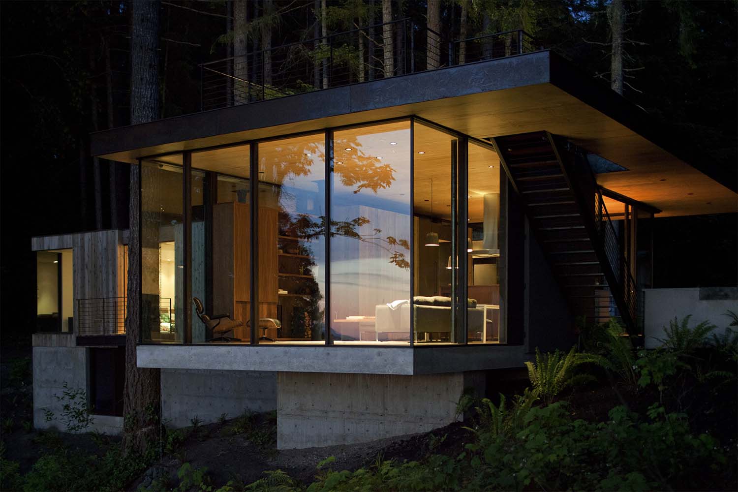 modern-home-exterior-at-dusk