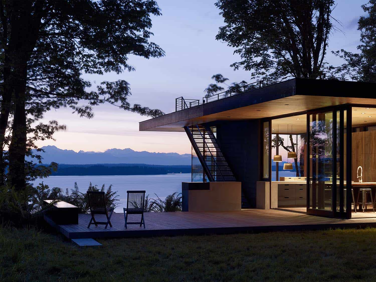 modern-home-exterior-at-dusk