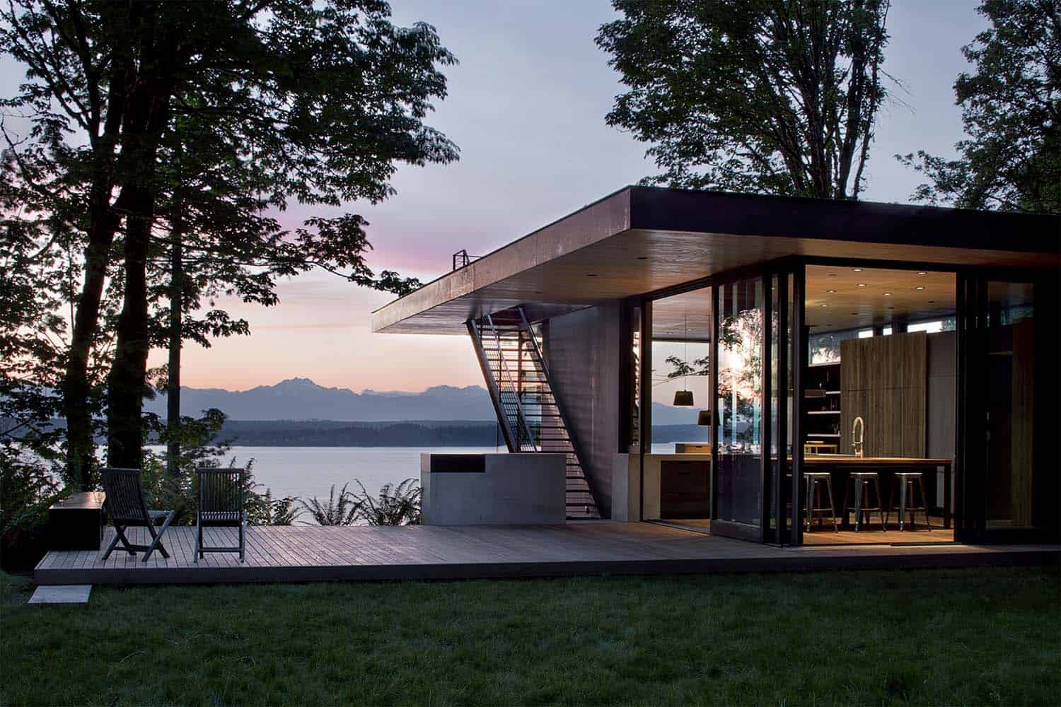 modern-home-exterior-at-dusk