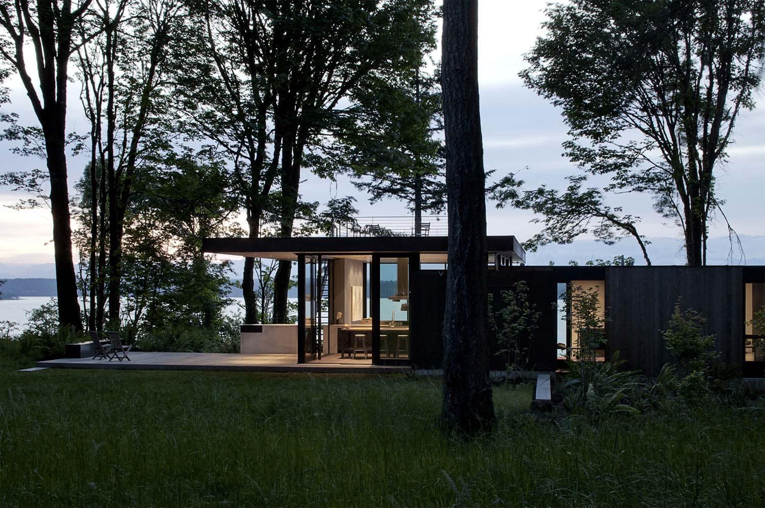 modern-home-exterior-at-dusk