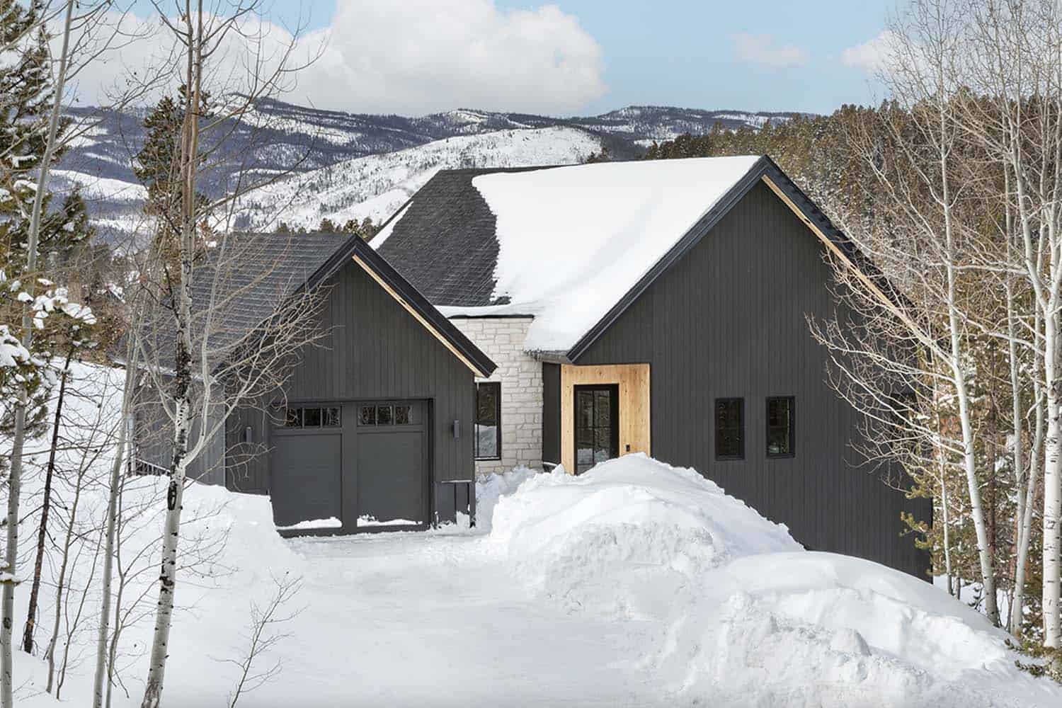 Scandinavian-organic-mountain-home-exterior