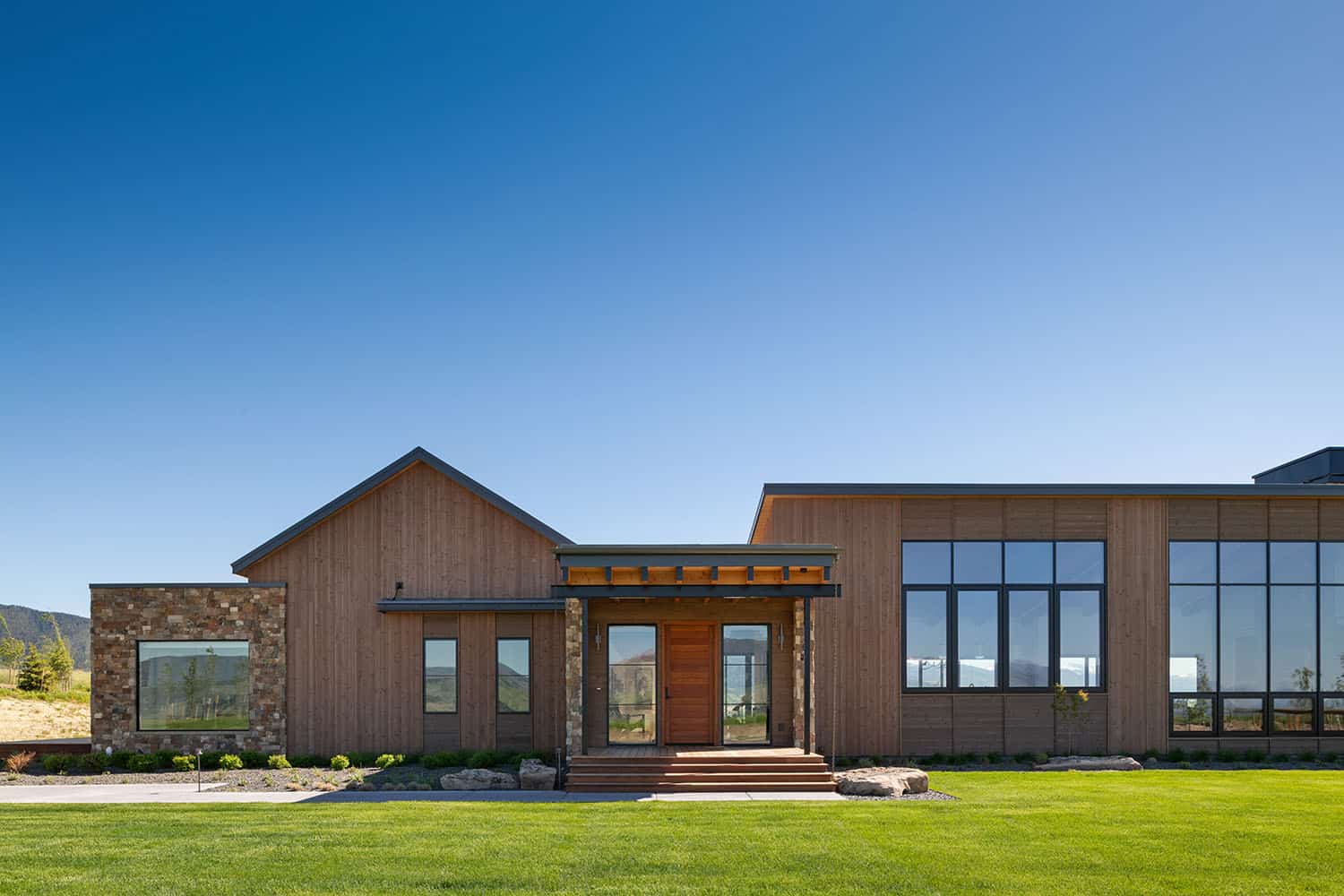 mid-century-modern-home-exterior