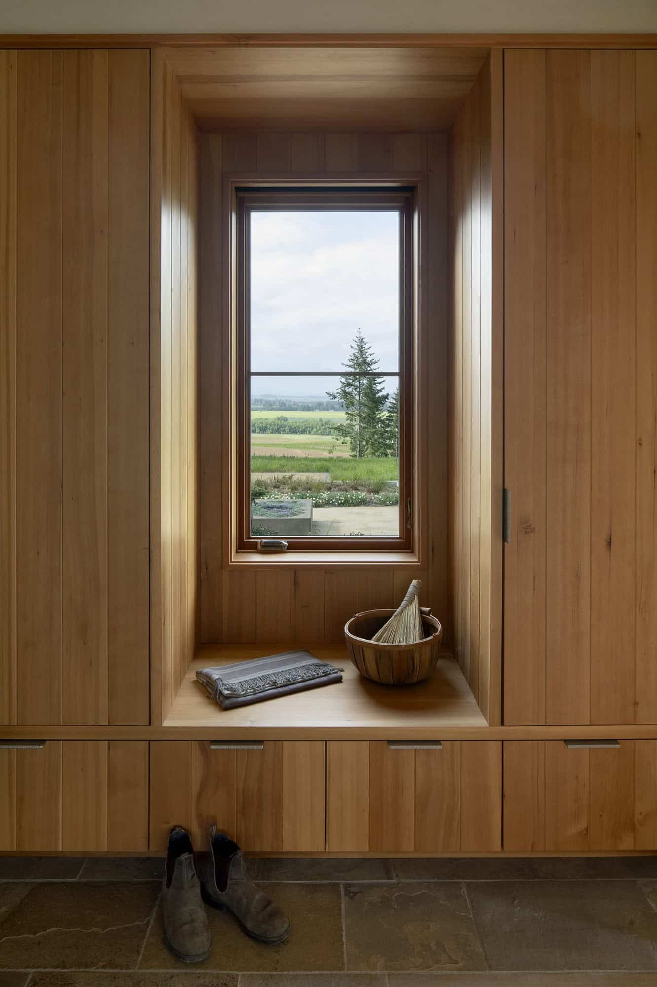 modern-built-in-window-seat-and-cabinet-storage