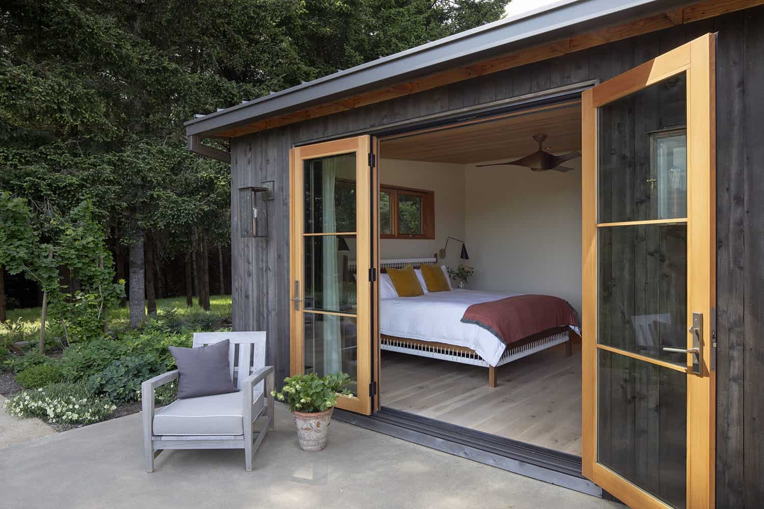 modern-bedroom-with-folding-doors-exterior-view