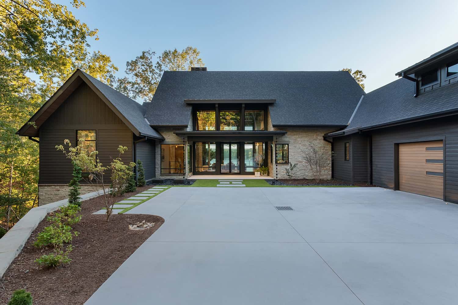 contemporary-lake-house-exterior