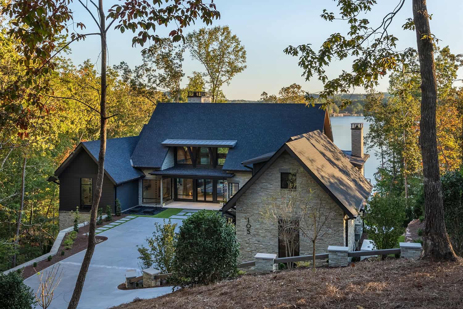 contemporary-lake-house-exterior