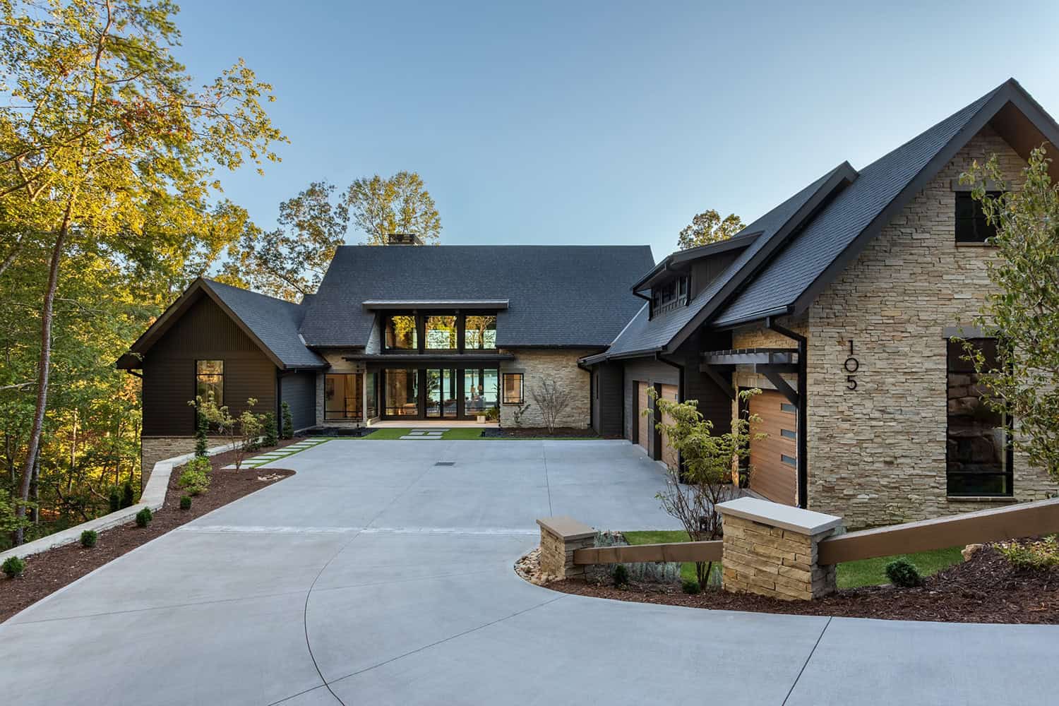 contemporary-lake-house-exterior