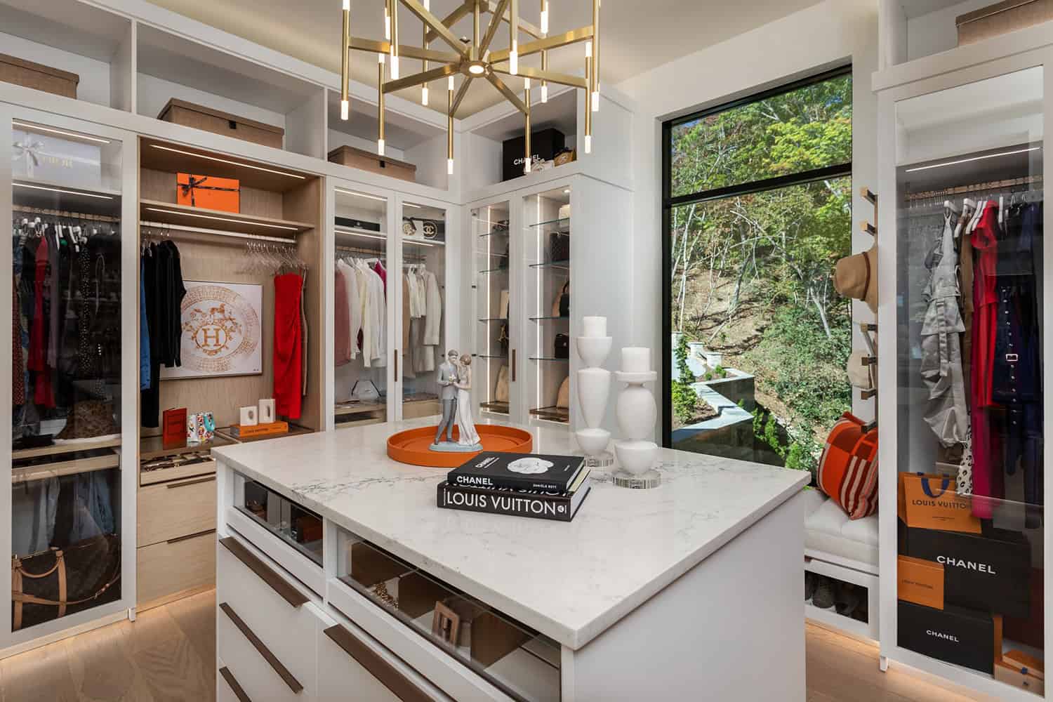contemporary-walk-in-closet