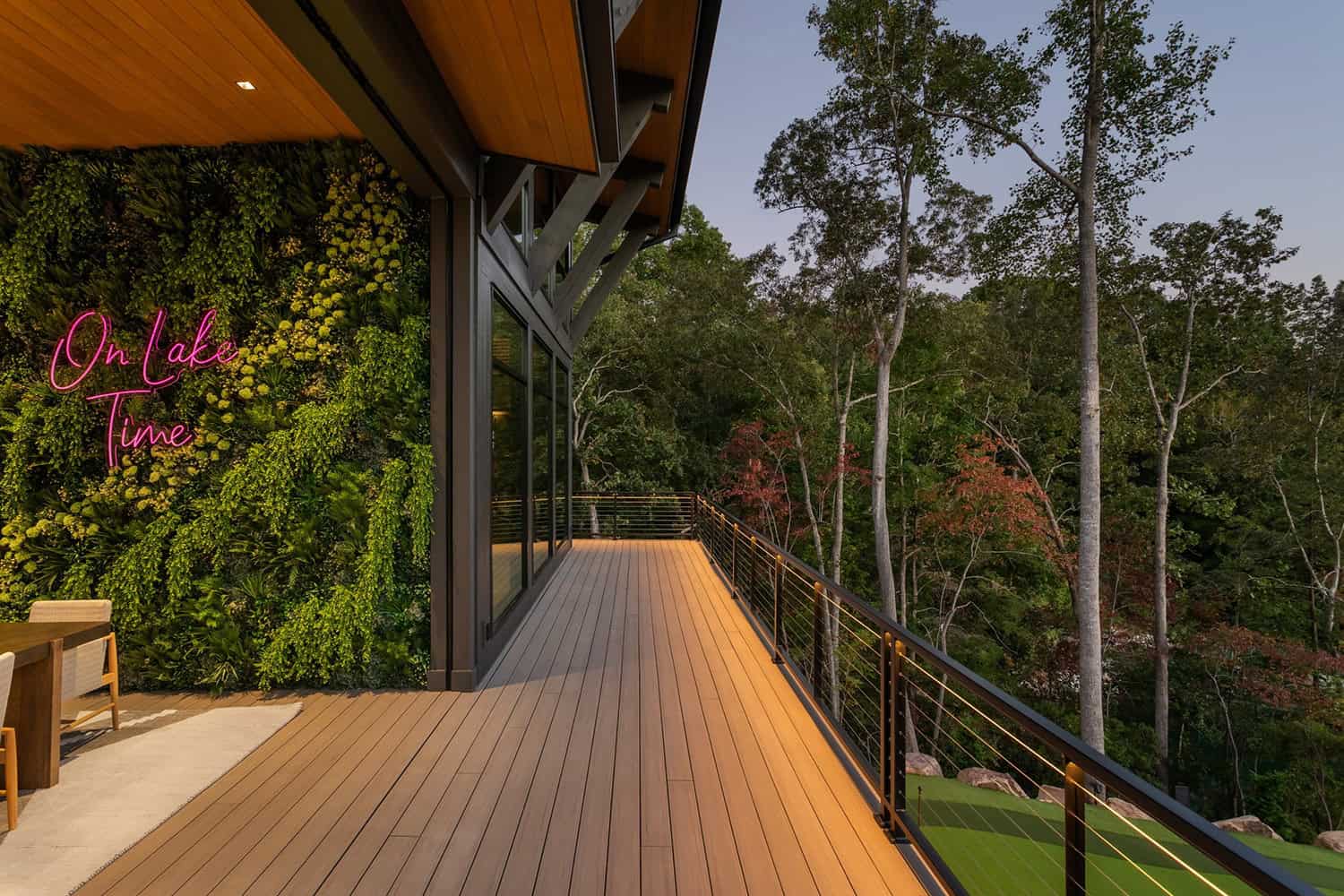 contemporary-lake-house-exterior-at-dusk