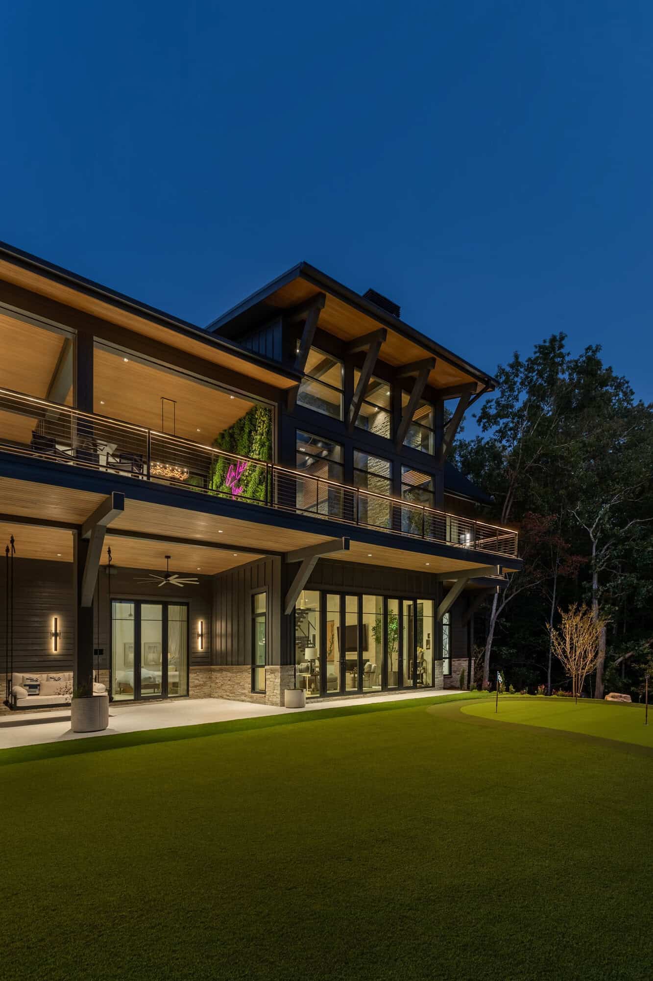 contemporary-lake-house-exterior-at-dusk
