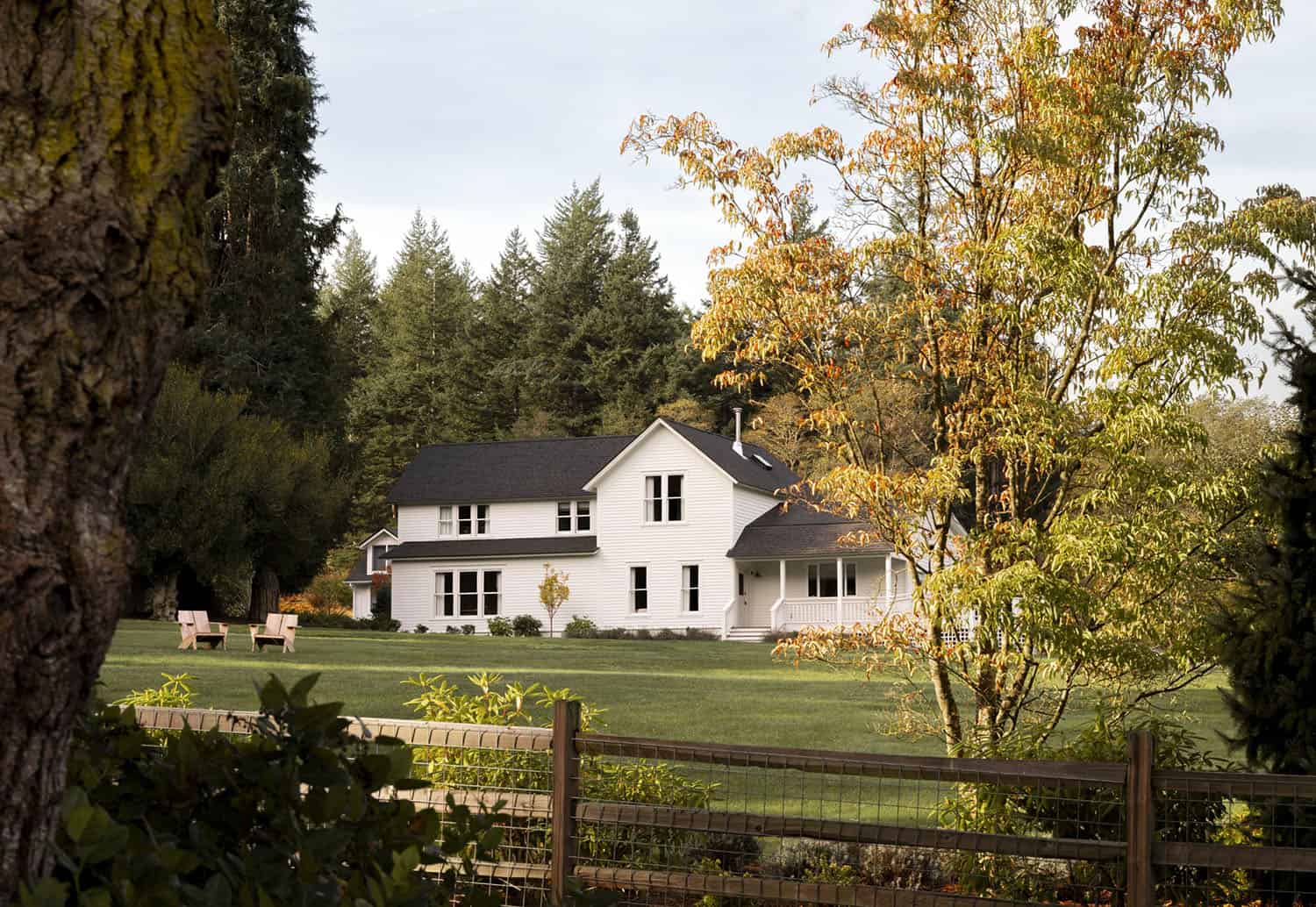 farmhouse-style-home-exterior