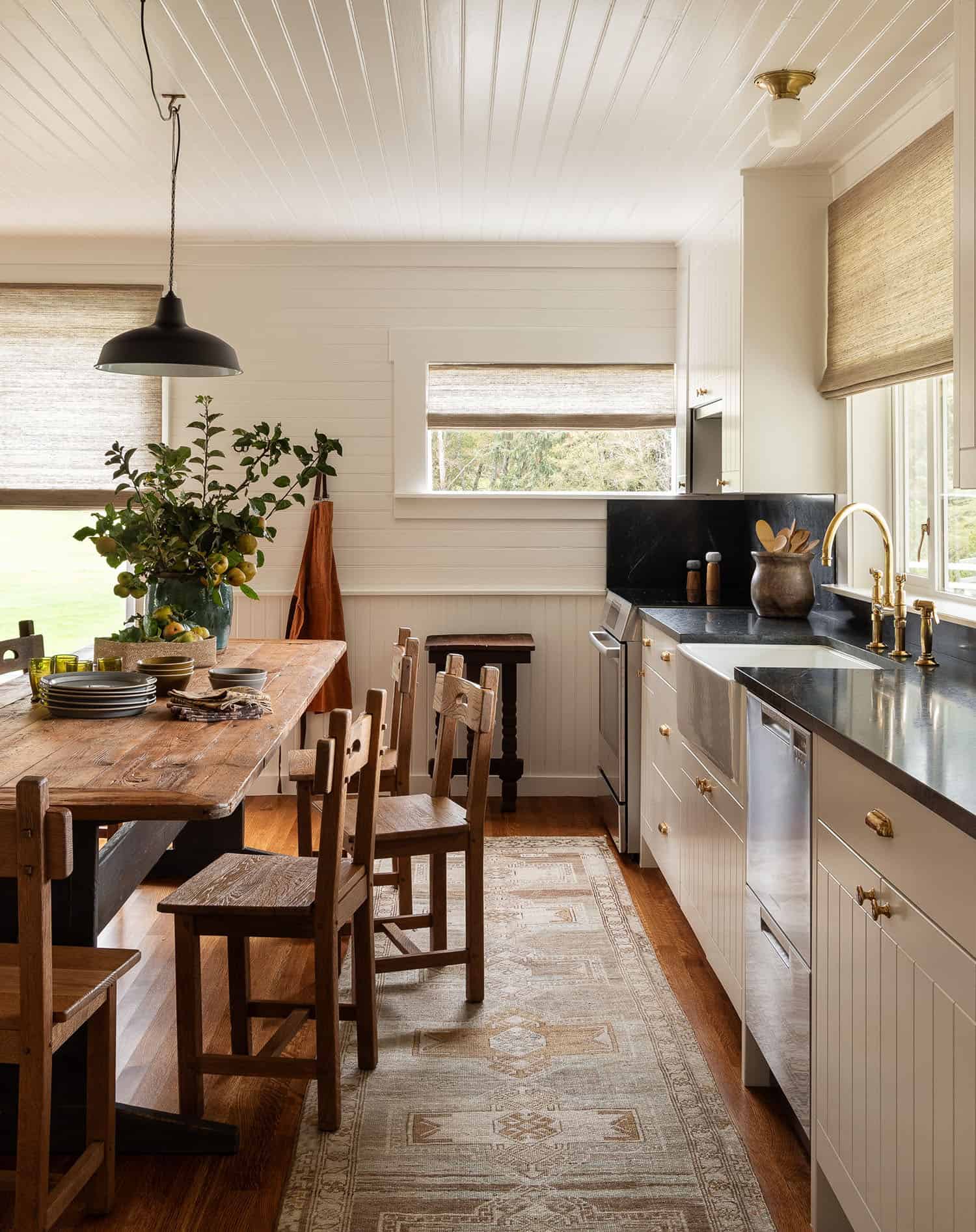 farmhouse-style-kitchen