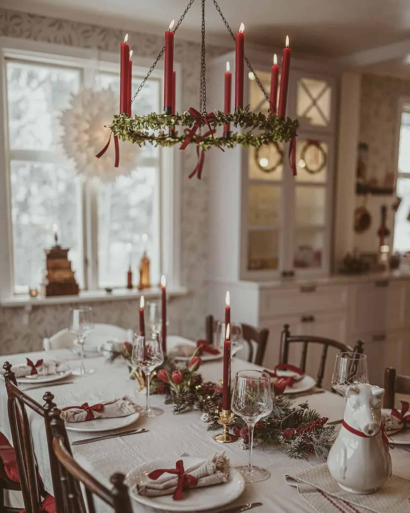 dining-room-table-decorated-for-christmas