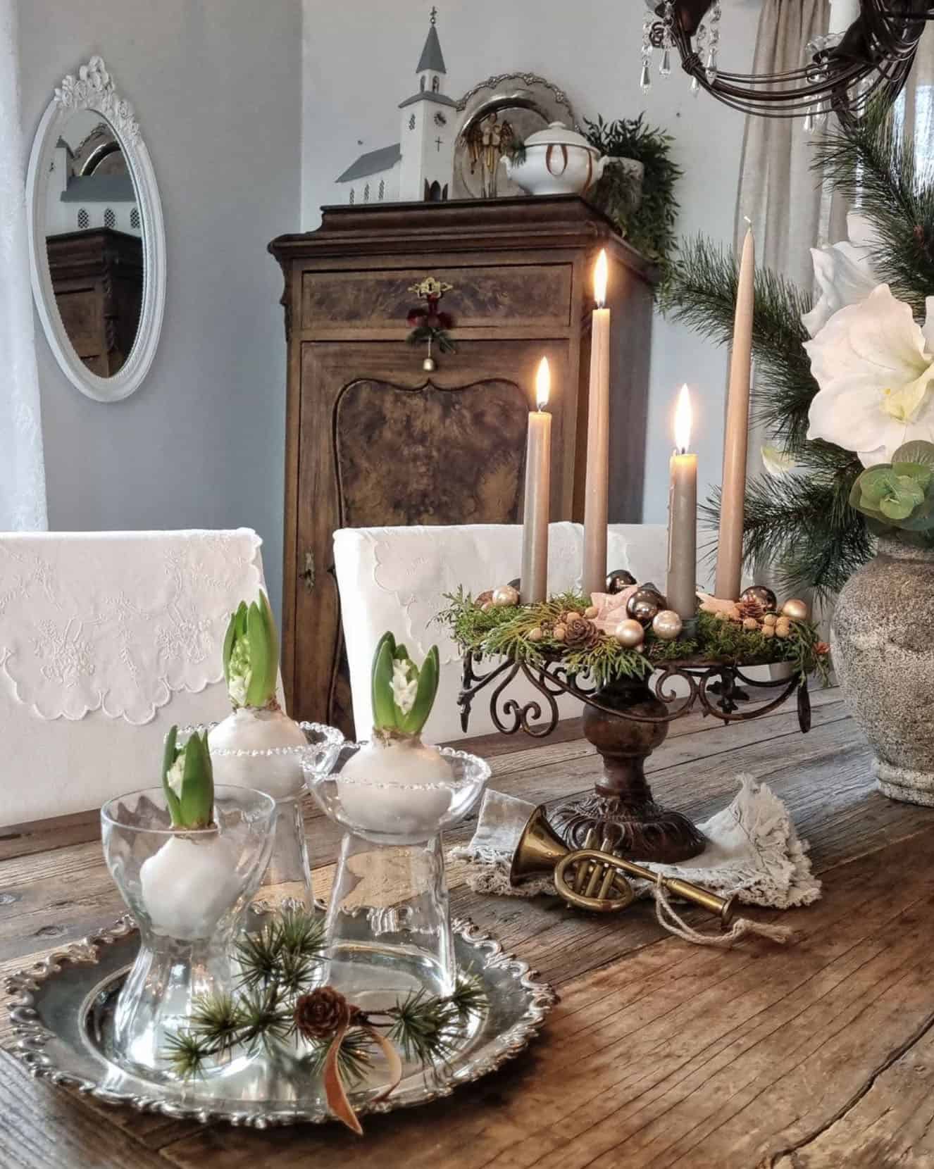 christmas-decorated-dining-table-with-hibiscus