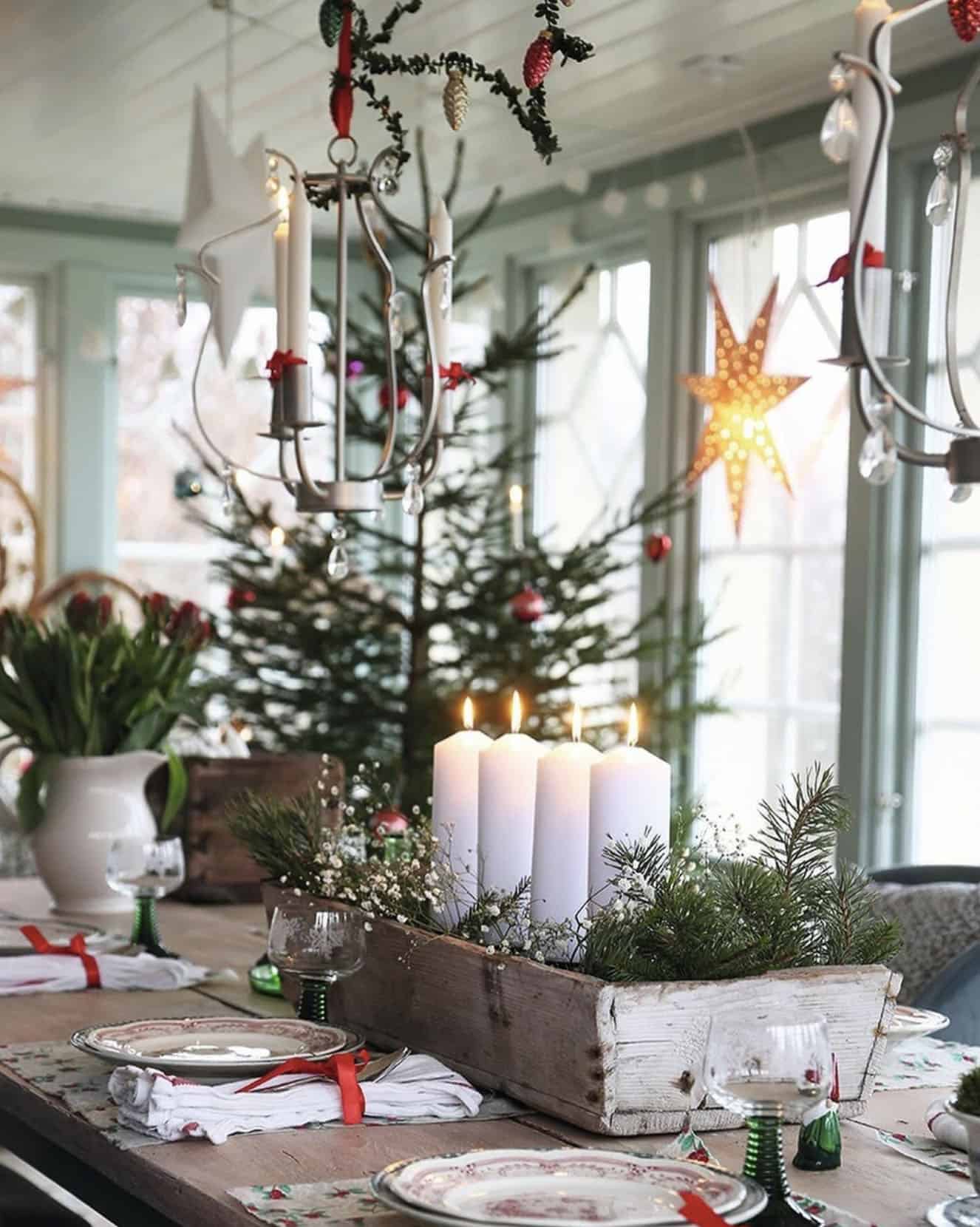 christmas-decorated-dining-table-with-a-wooden-box-centerpiece-filled-with-pine-branches-and-white-candles