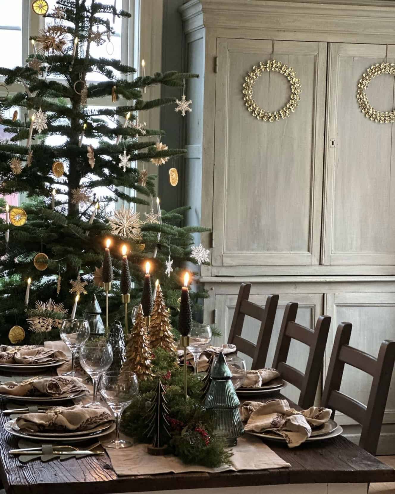 dining-table-with-christmas-tree-candles