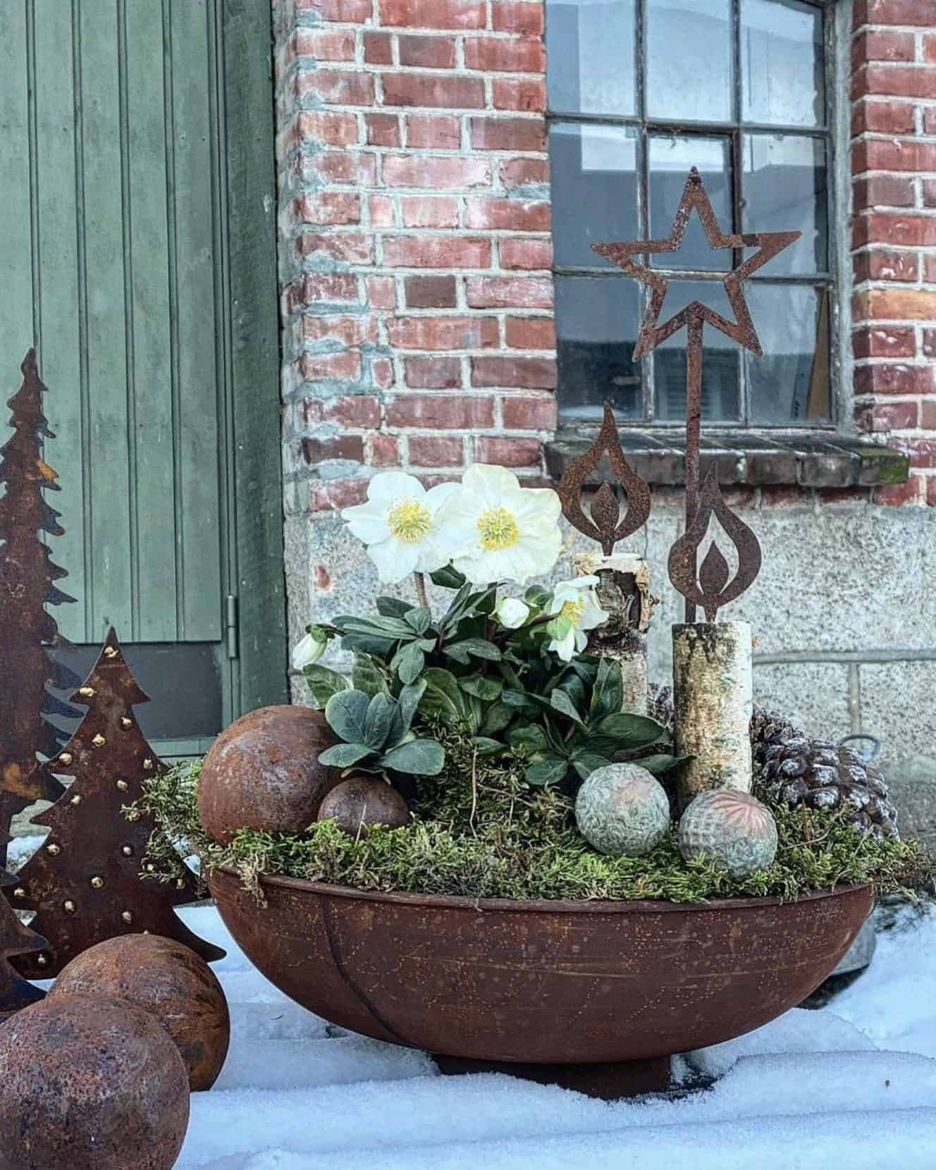 metal-bowl-with-moss-flowers-and-metal-candles