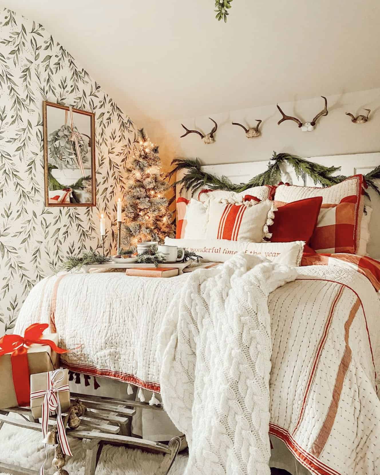 cozy-christmas-decorated-bedroom 