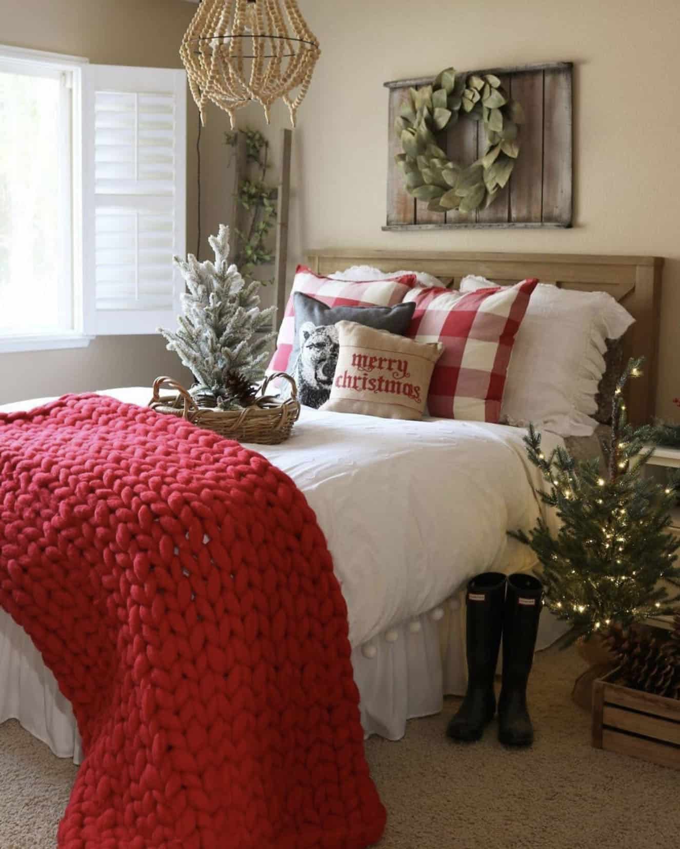 cozy-christmas-decorated-bedroom