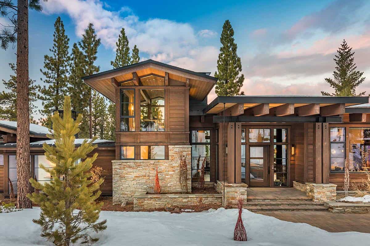 mountain-home-exterior-with-snow