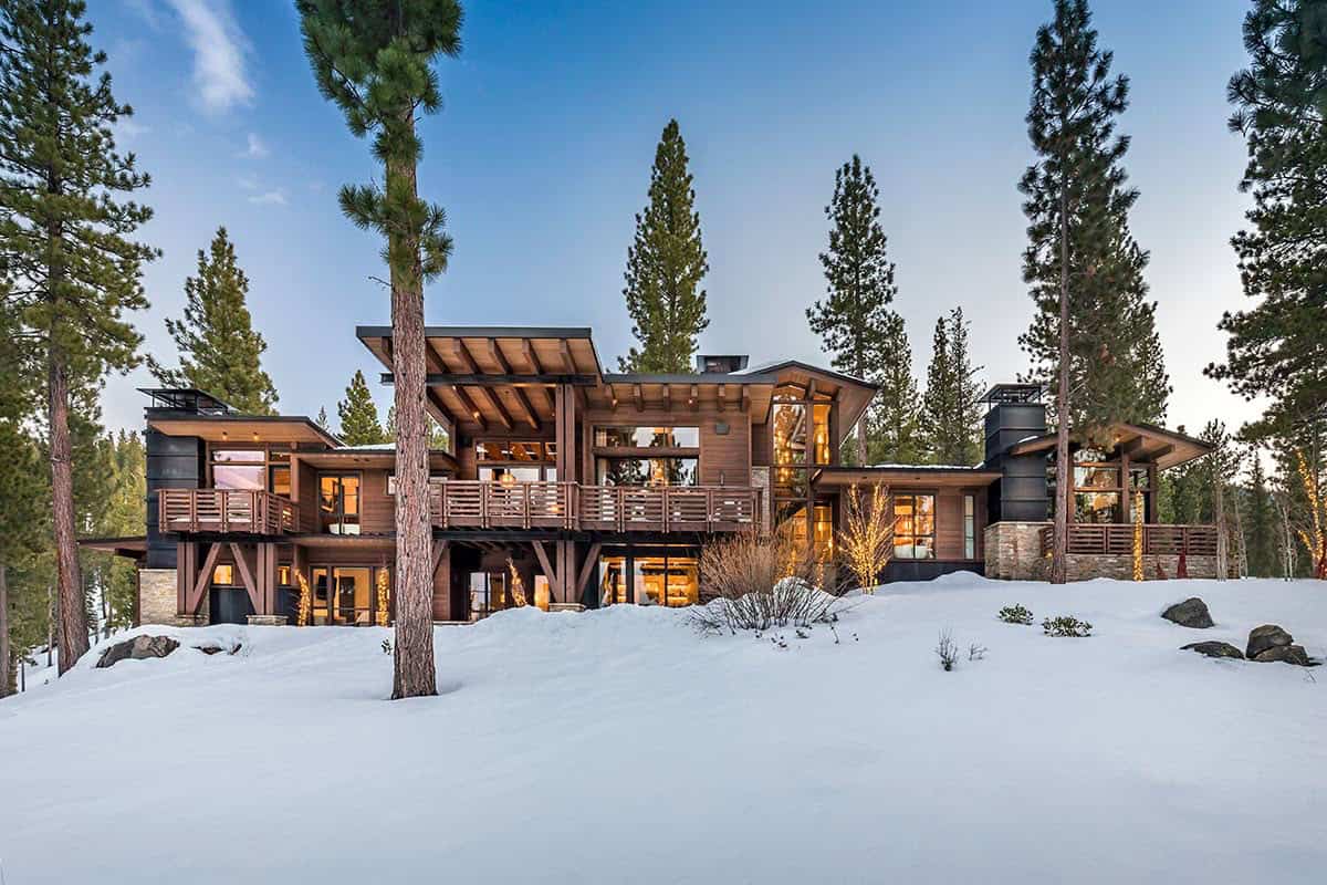 mountain-home-exterior-with-snow