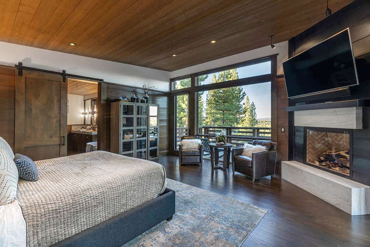 modern-bedroom-with-sliding-glass-doors