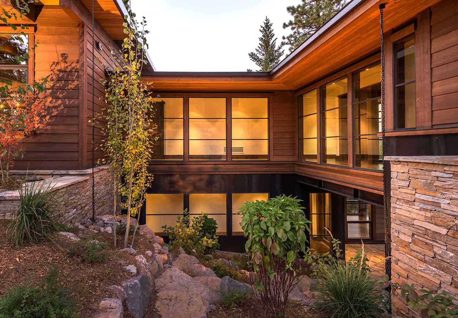 mountain-home-exterior-at-dusk