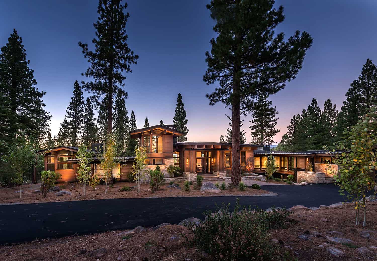 mountain-home-exterior-at-dusk