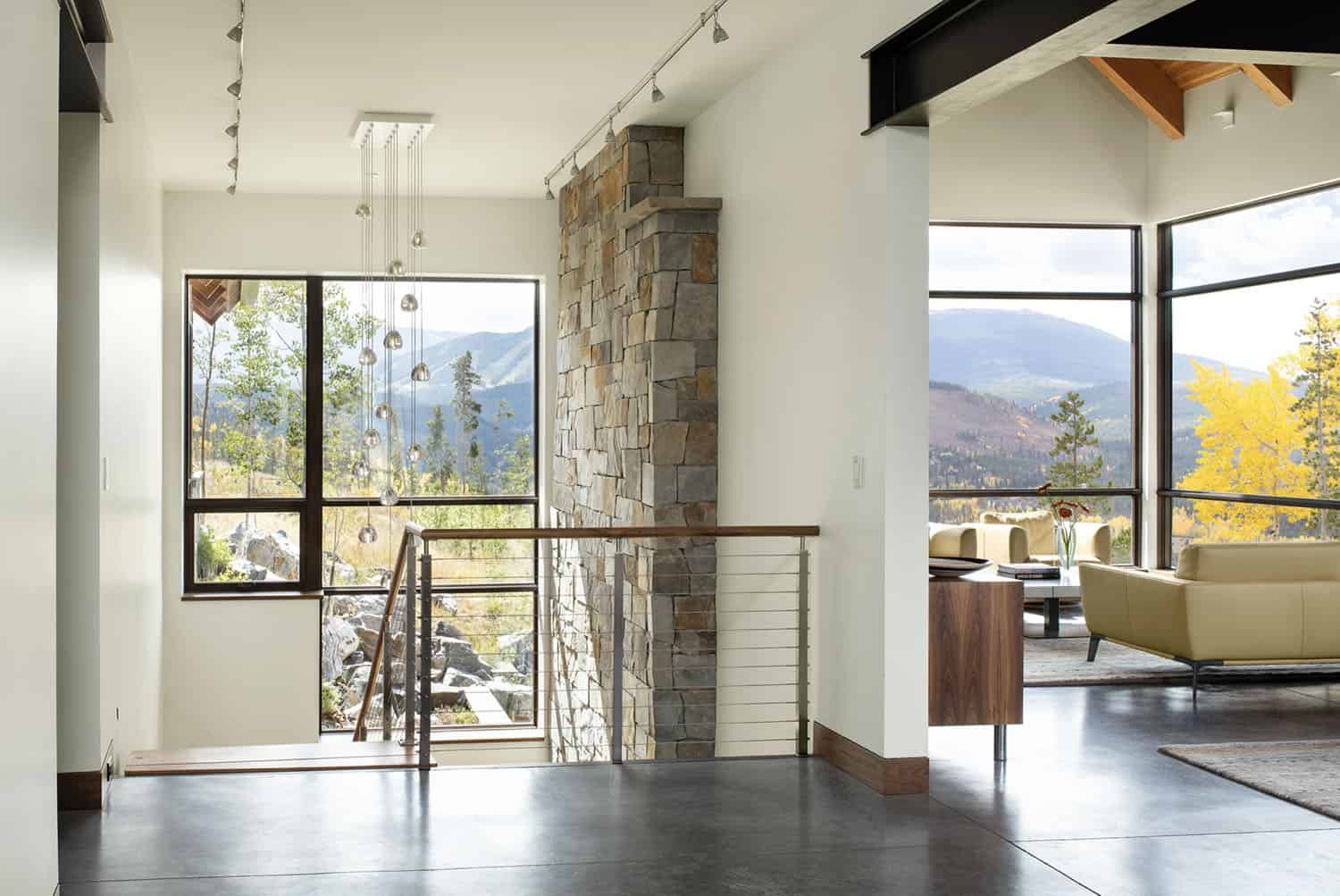 mountain-contemporary-home-entry-with-a-staircase