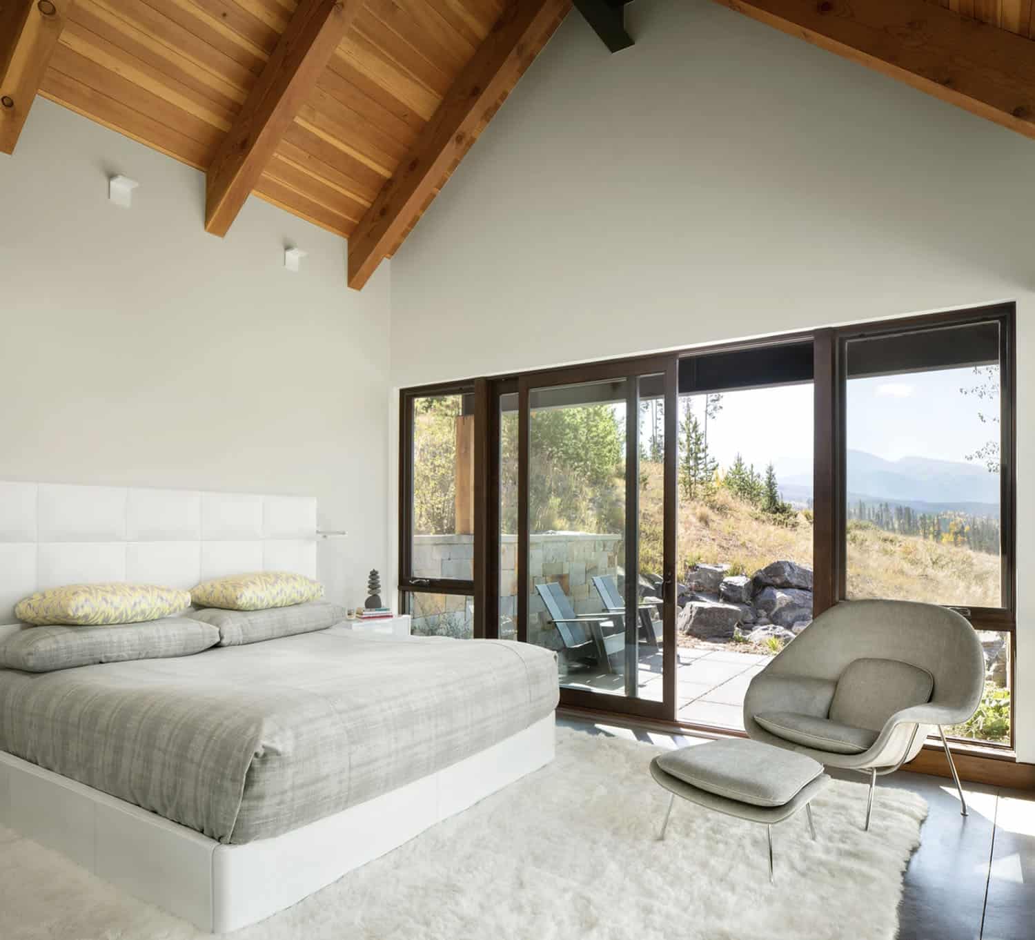 mountain-contemporary-bedroom