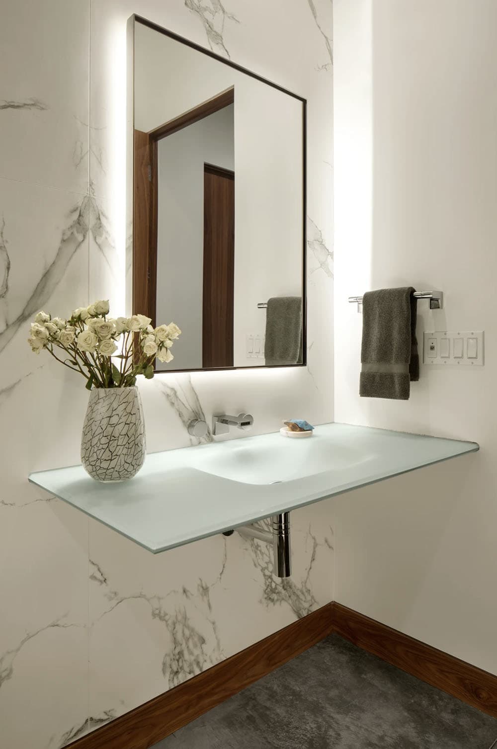 mountain-contemporary-powder-bathroom