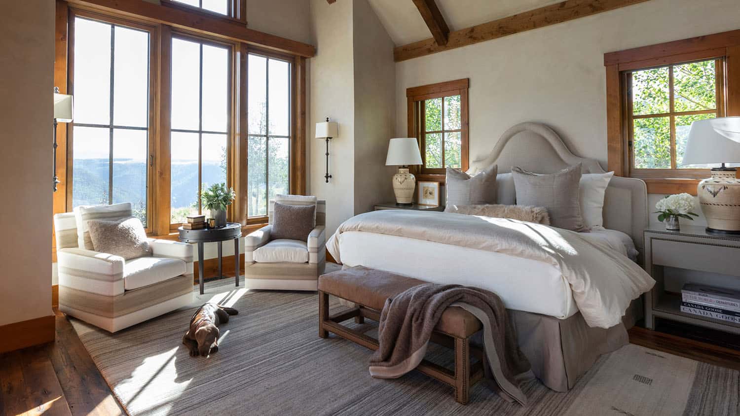 mountain-modern-style-bedroom