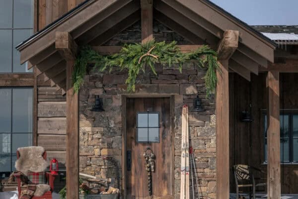 featured posts image for Step inside this cozy mountain cabin in Montana decked out for Christmas