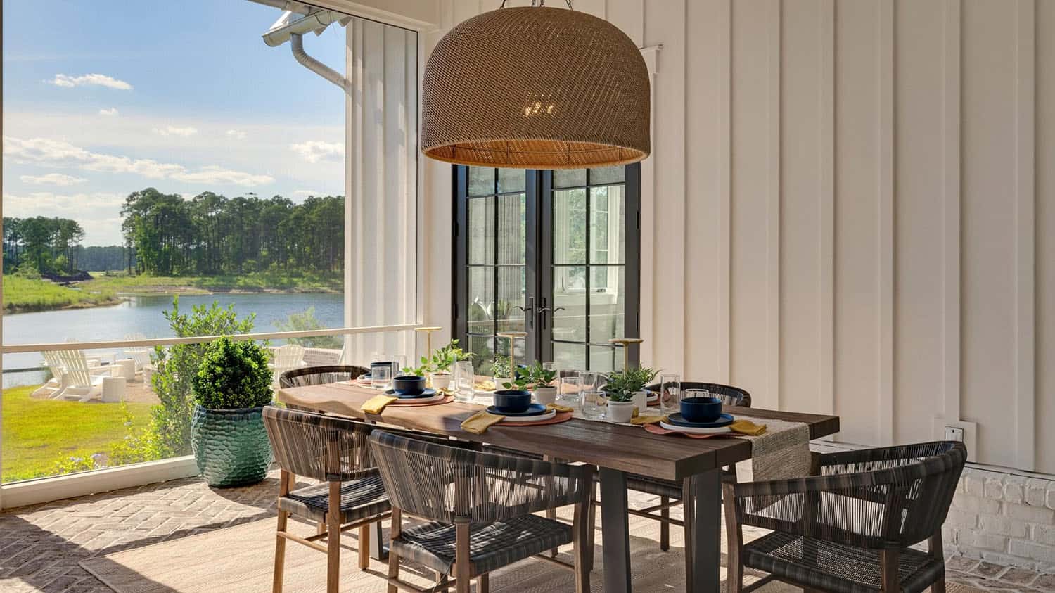 coastal-style-screened-porch-with-alfresco-dining