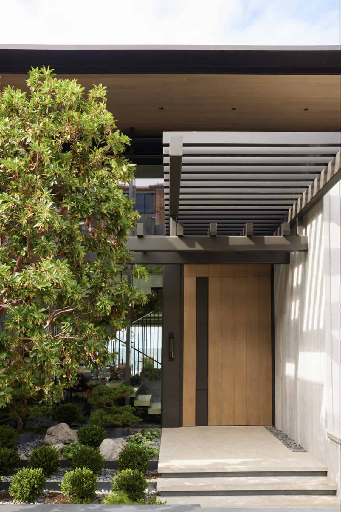 contemporary-home-exterior-entry