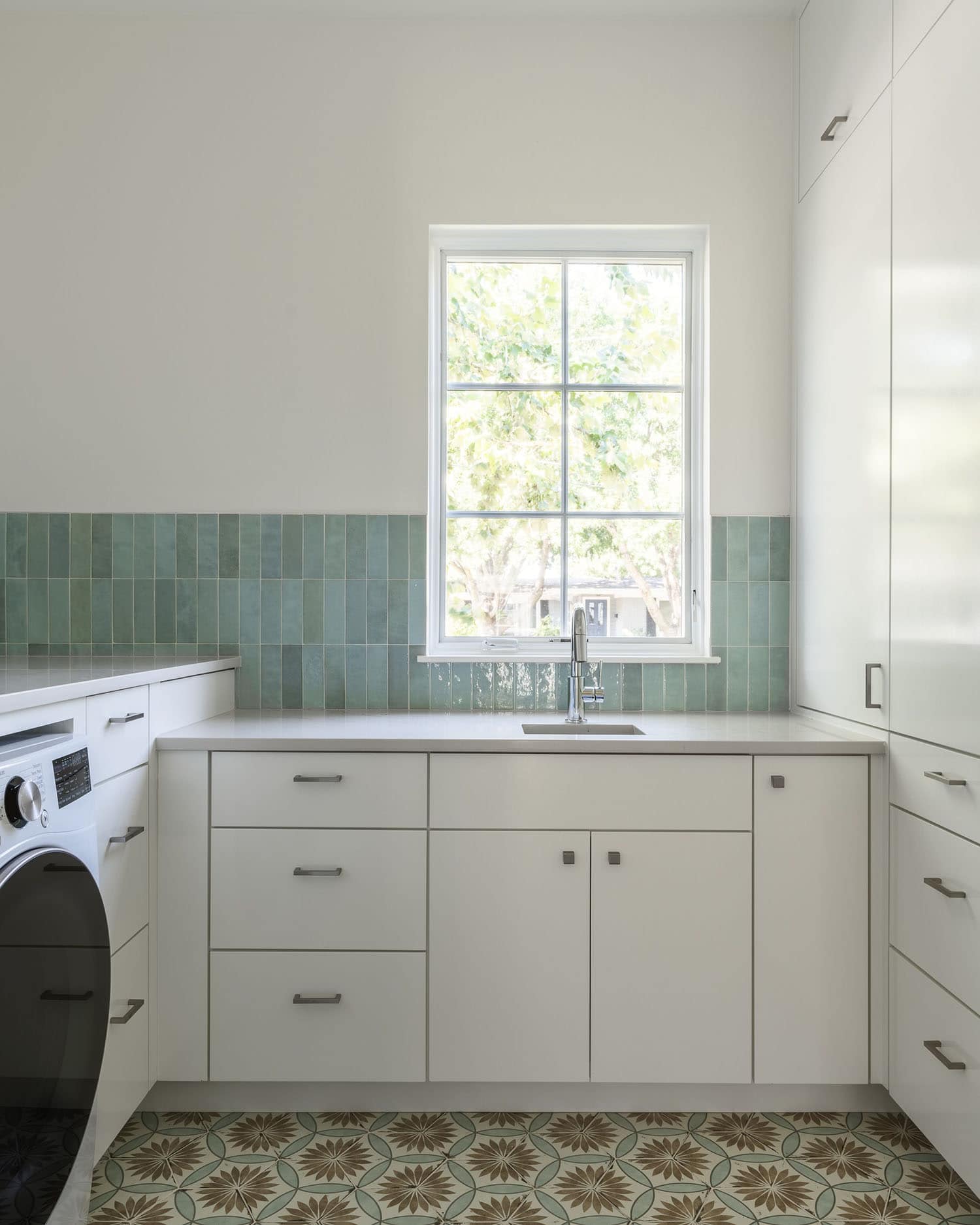 contemporary-laundry-room