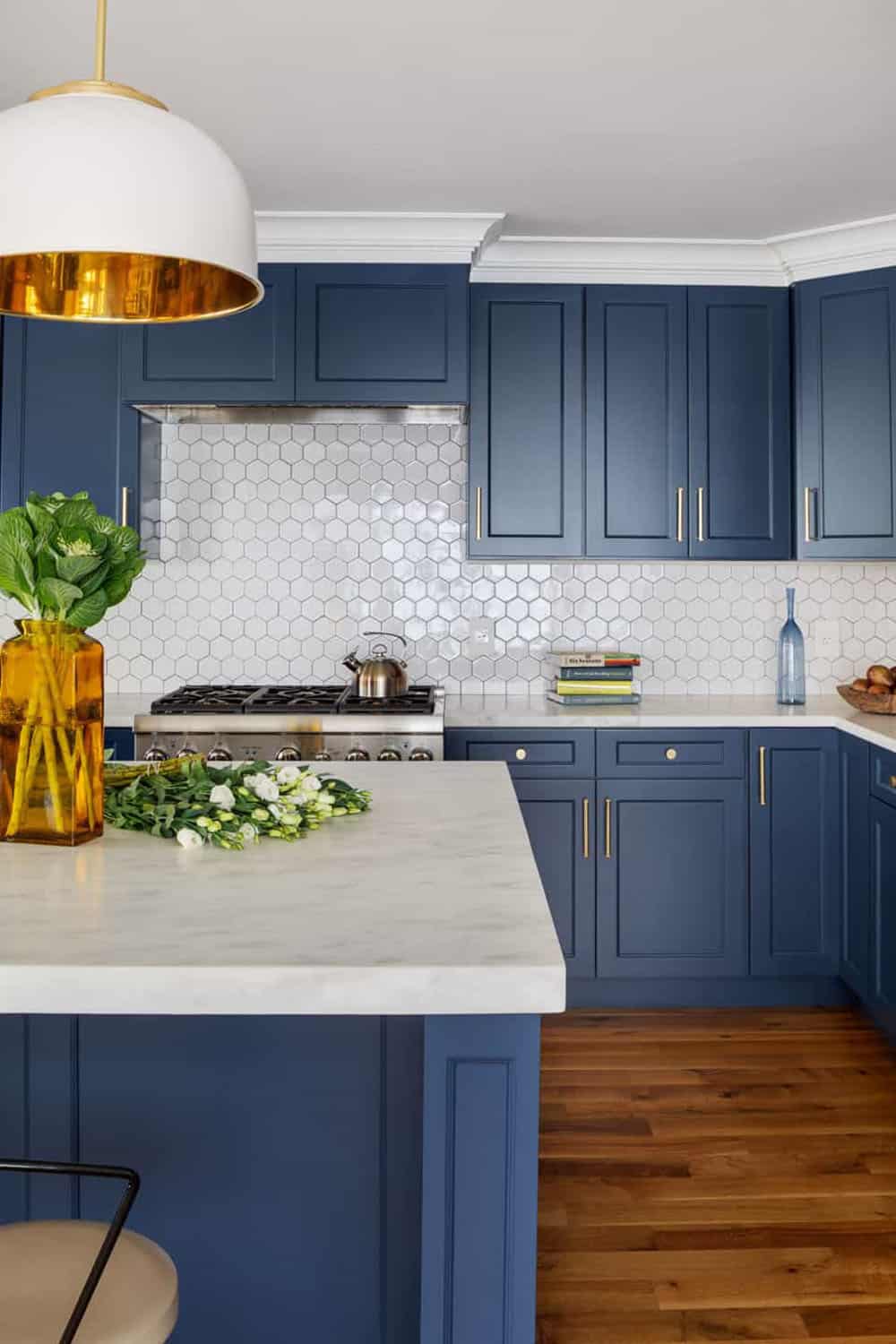 contemporary-kitchen-with-blue-cabinets