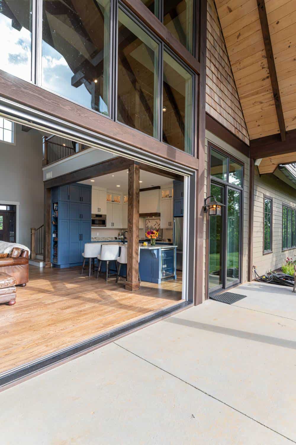 contemporary-craftsman-style-covered-porch