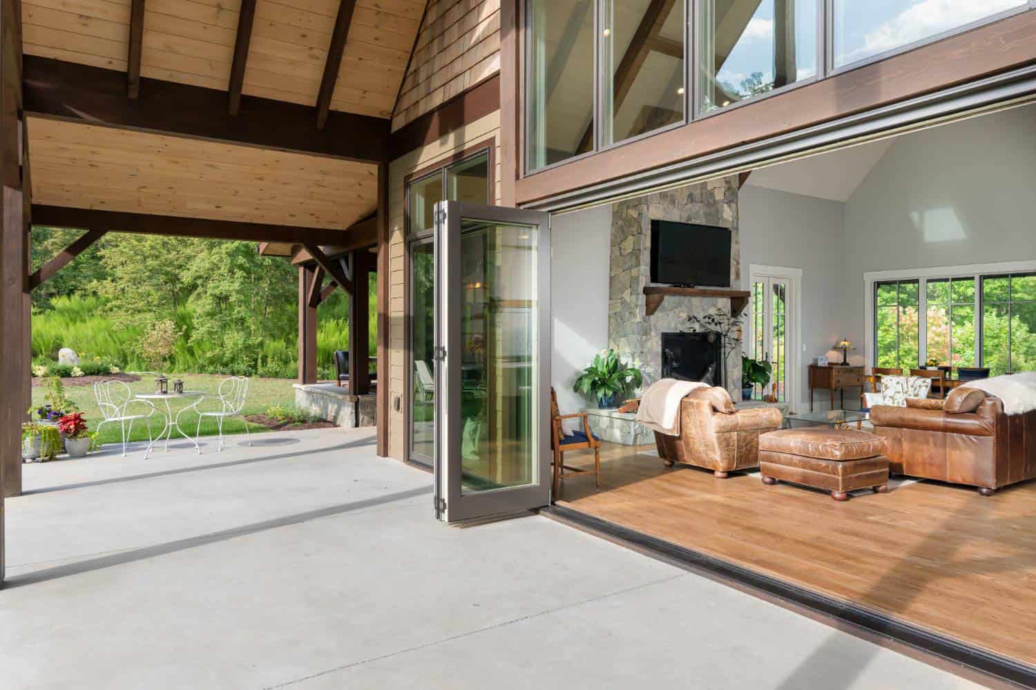 contemporary-craftsman-style-covered-porch