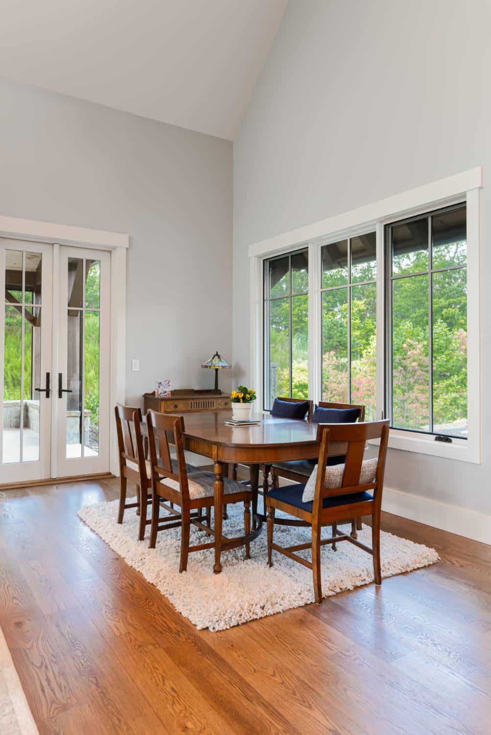 contemporary-craftsman-style-dining-room