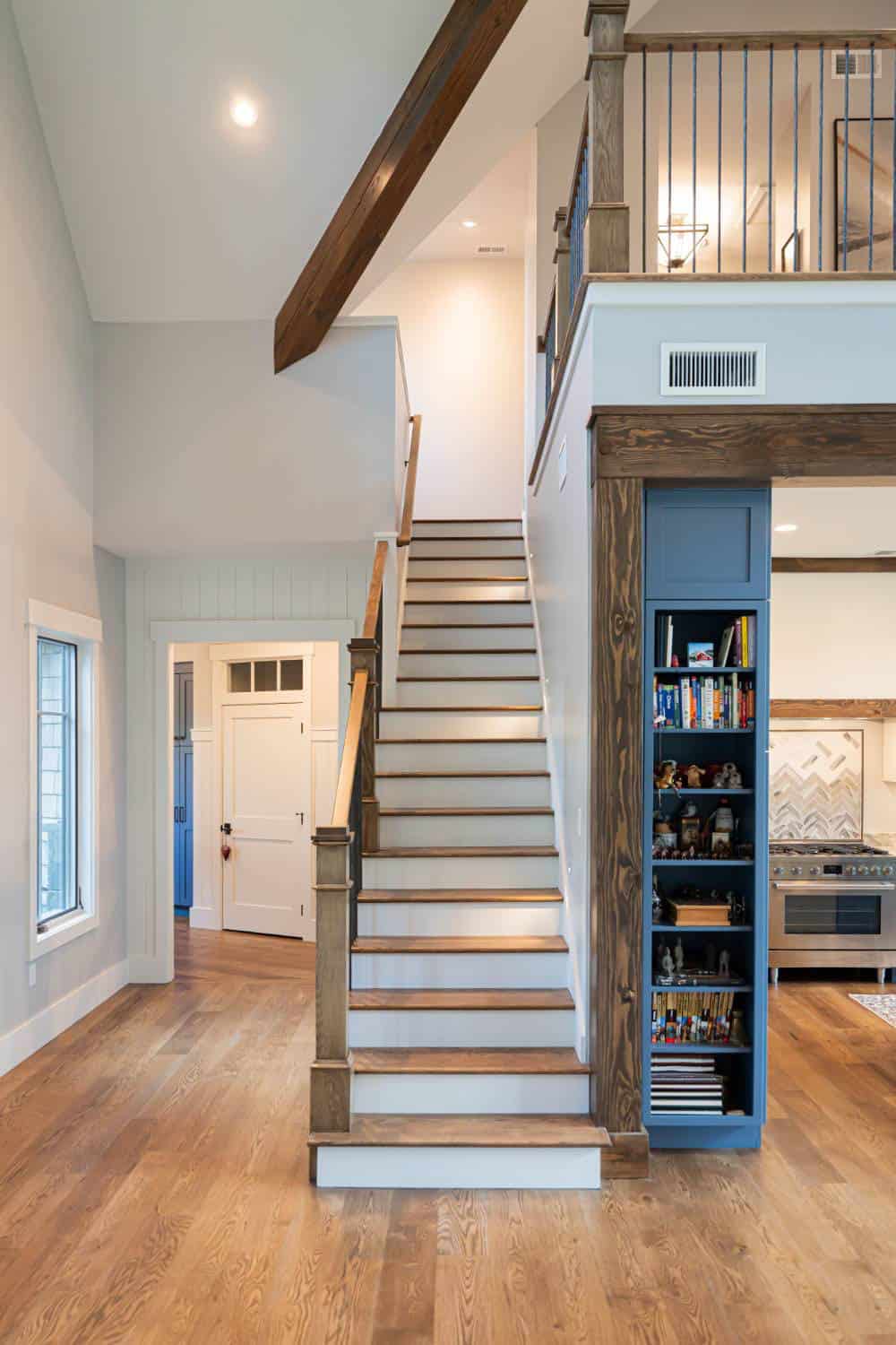 contemporary-craftsman-style-staircase