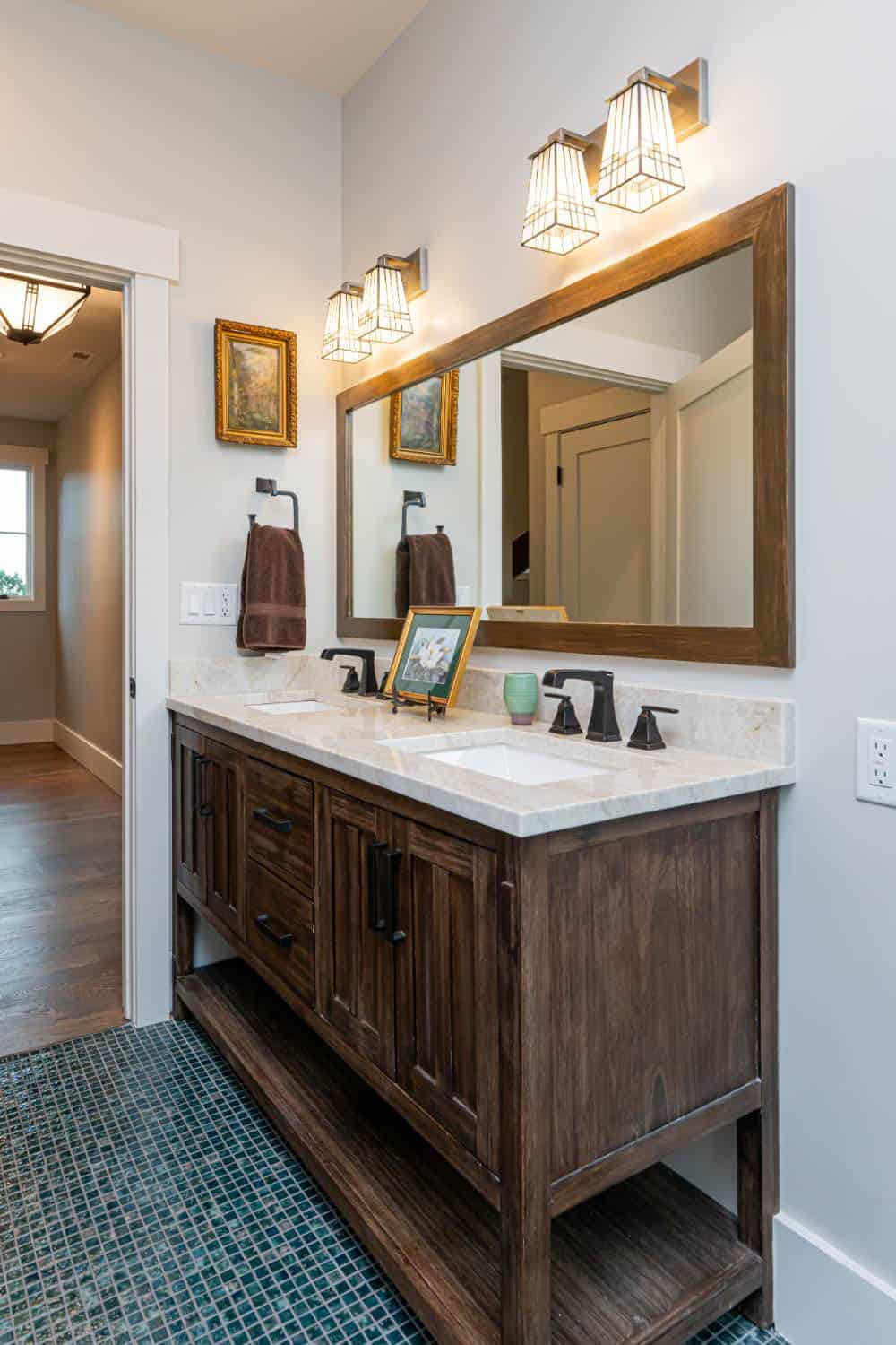 contemporary-craftsman-style-bathroom