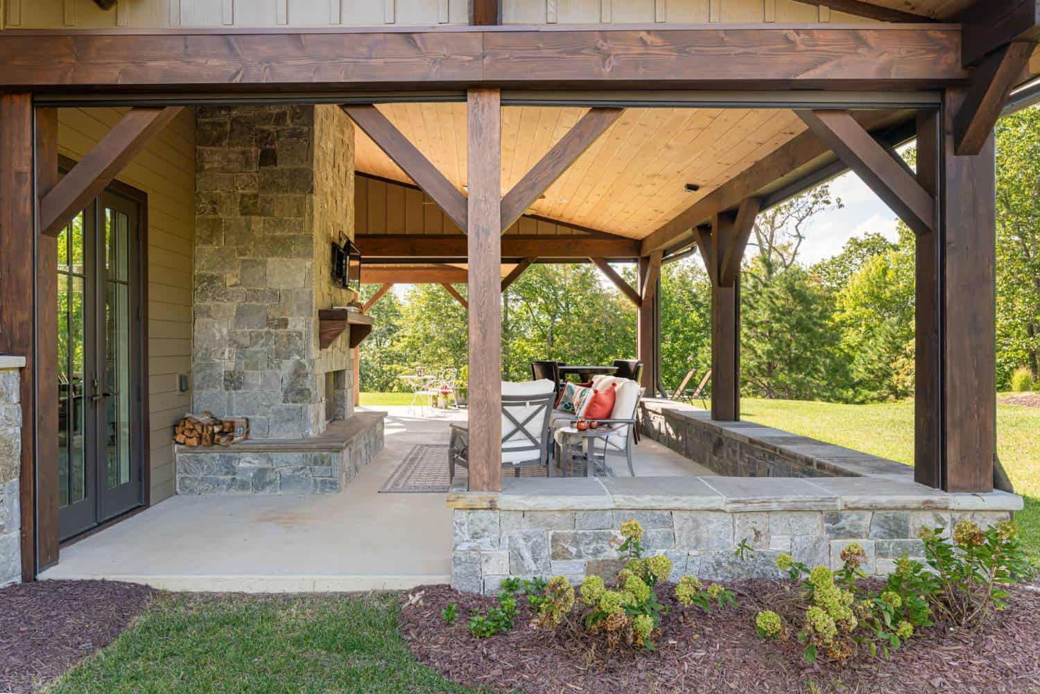 contemporary-craftsman-style-covered-porch-with-outdoor-furniture