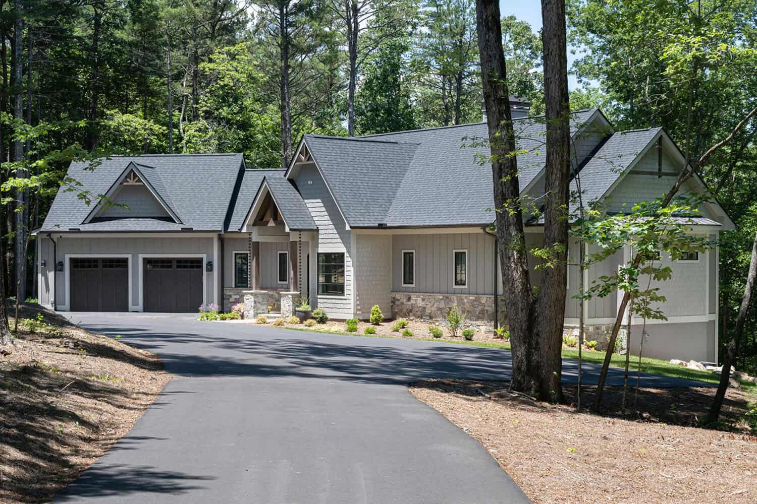 craftsman-style-mountain-home-exterior