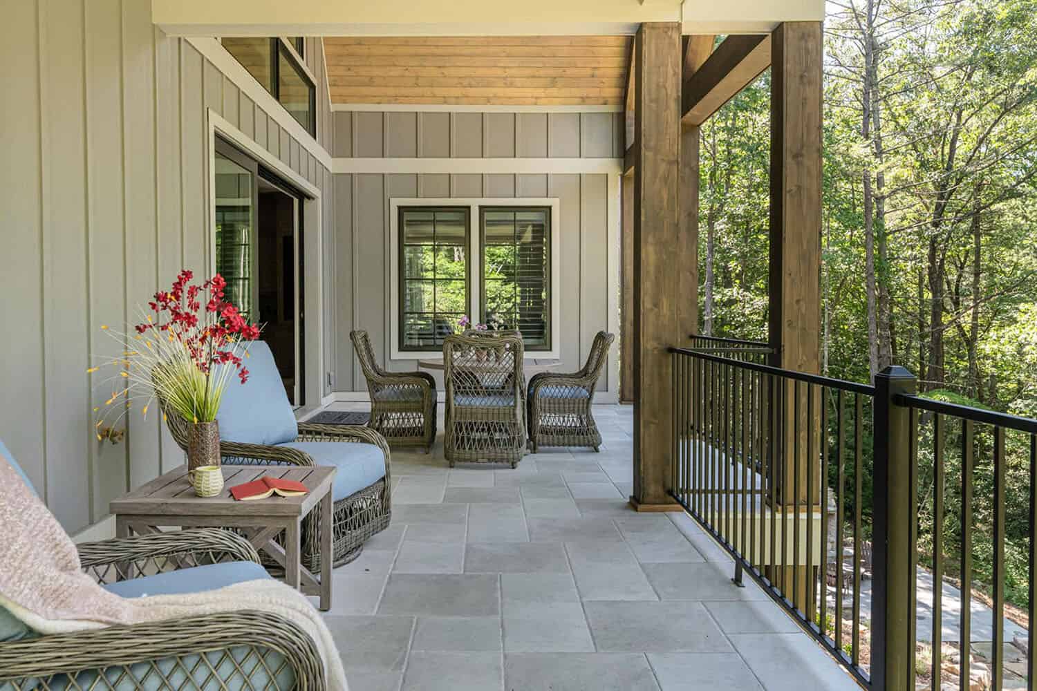 craftsman-style-mountain-home-covered-porch