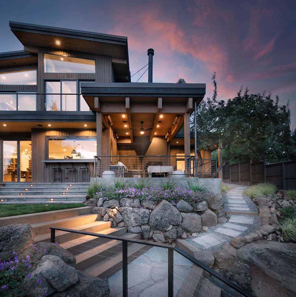 modern-home-exterior-backyard-view-at-dusk