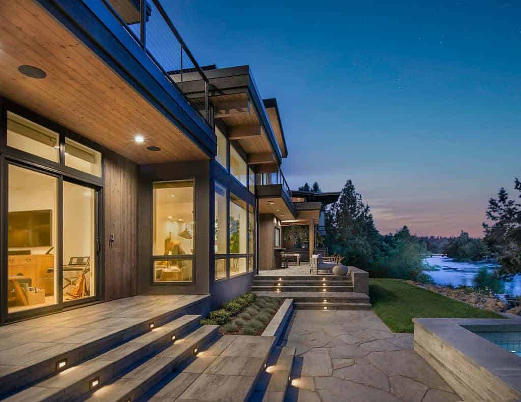 modern-home-exterior-backyard-view-at-dusk