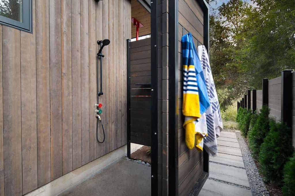 modern-outdoor-shower